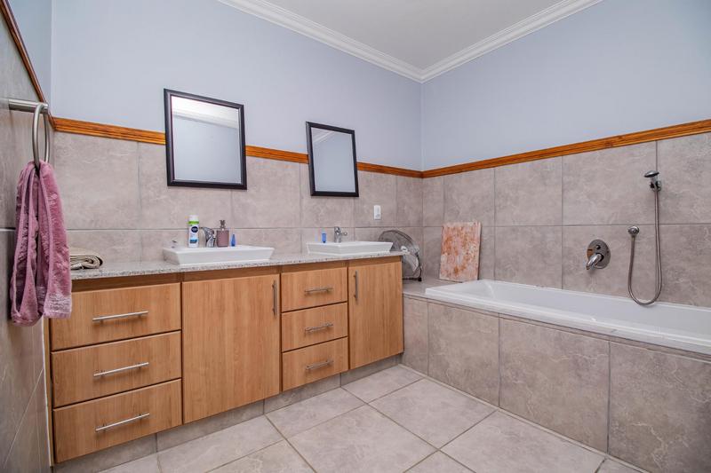 9 Bedroom Property for Sale in Outeniqua Strand Western Cape